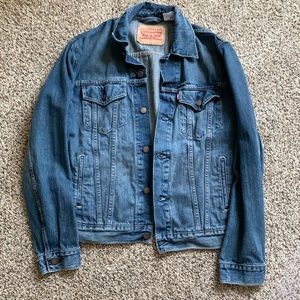 Men’s or Women’s jean jacket